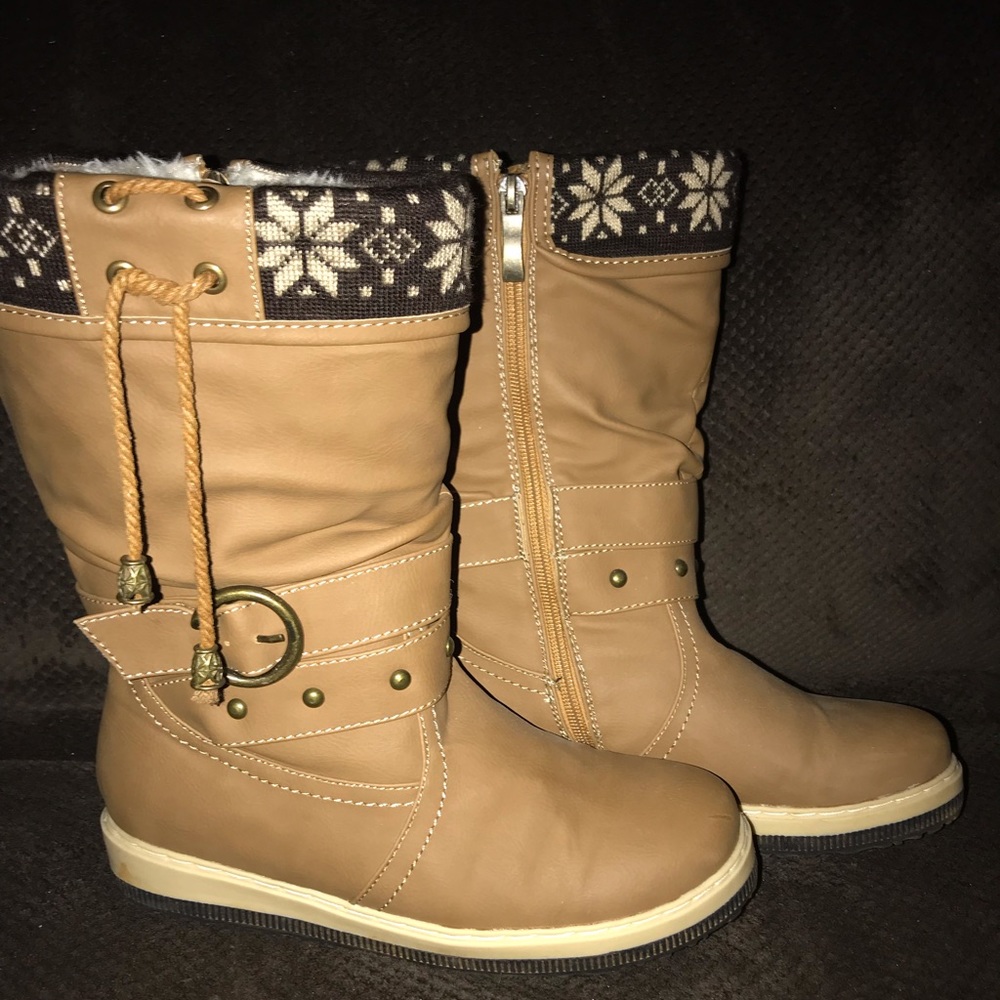 Apres fur-lined boots